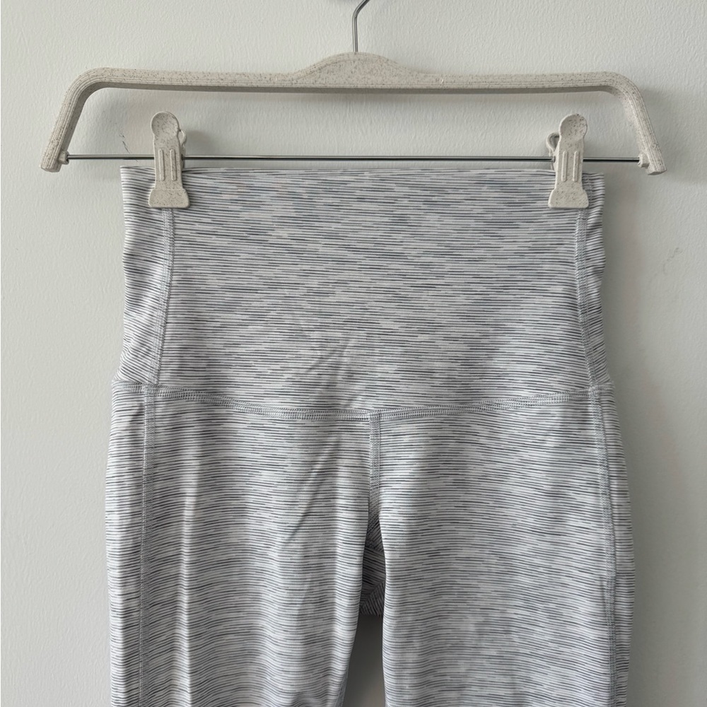 LULULEMON Wunder Under Crop High Rise Roll Down Scallop Luxtreme 23” Leggings - Picture 7 of 13